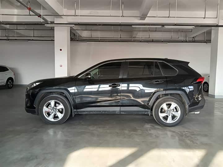 Фото 3 - Toyota RAV4