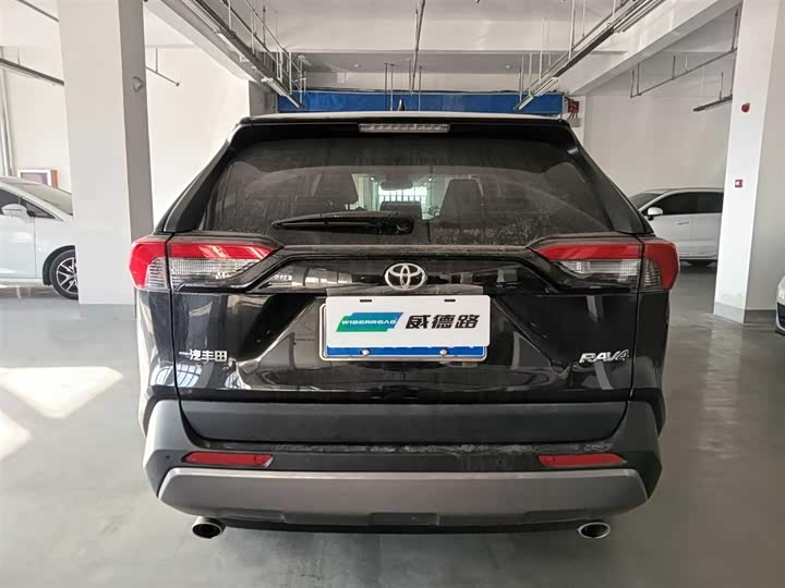 Фото 5 - Toyota RAV4