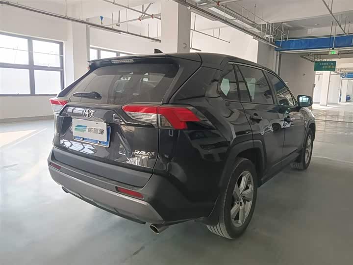 Фото 6 - Toyota RAV4