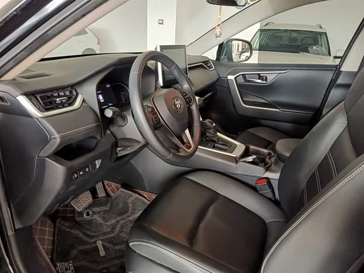 Фото 7 - Toyota RAV4