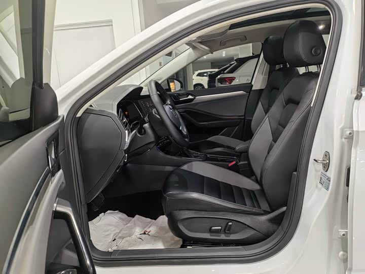 Фото 10 - Volkswagen Sagitar L