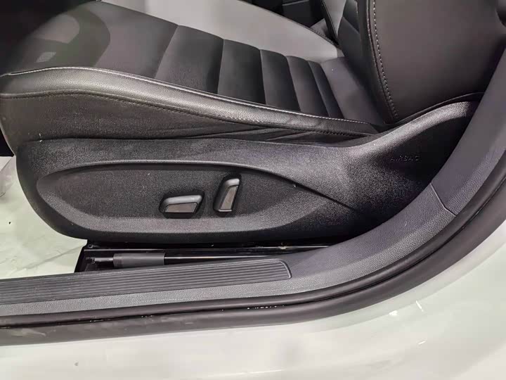 Фото 16 - Volkswagen Sagitar L