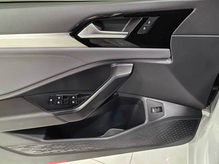 Фото 17 - Volkswagen Sagitar L