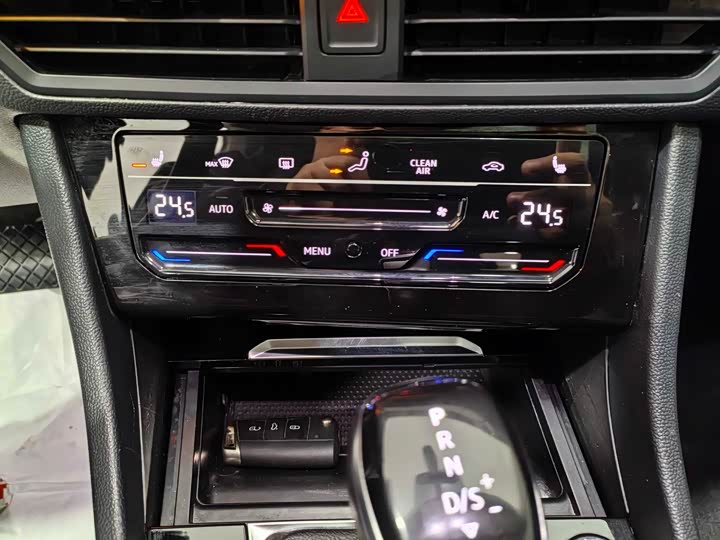 Фото 18 - Volkswagen Sagitar L