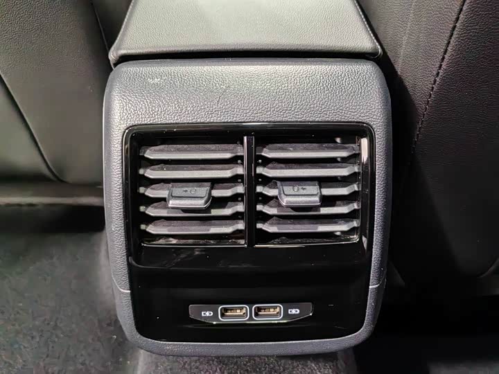 Фото 19 - Volkswagen Sagitar L