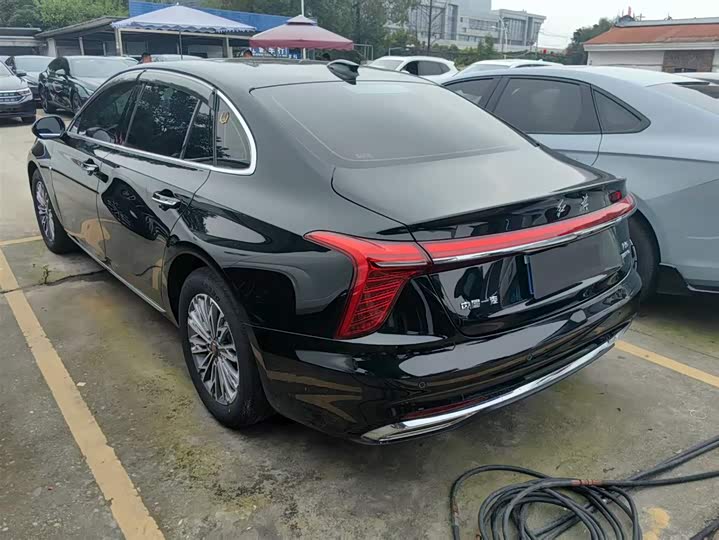 Фото 12 - Hongqi H5