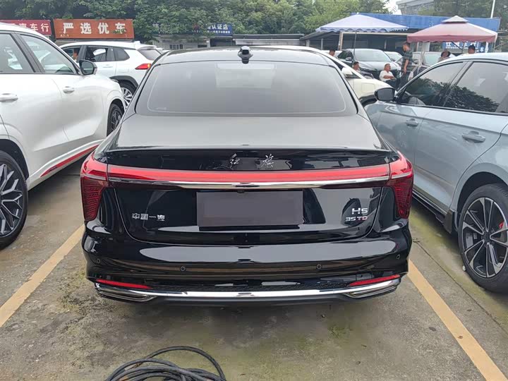 Фото 18 - Hongqi H5