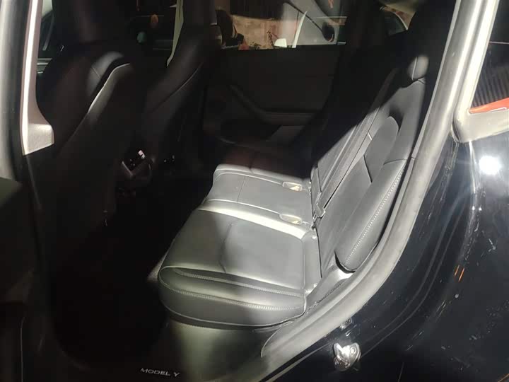 Фото 17 - Tesla Model Y