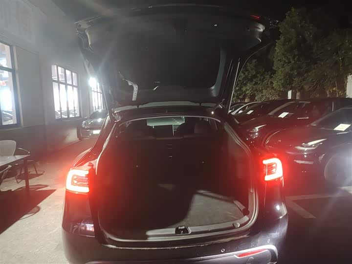 Фото 19 - Tesla Model Y