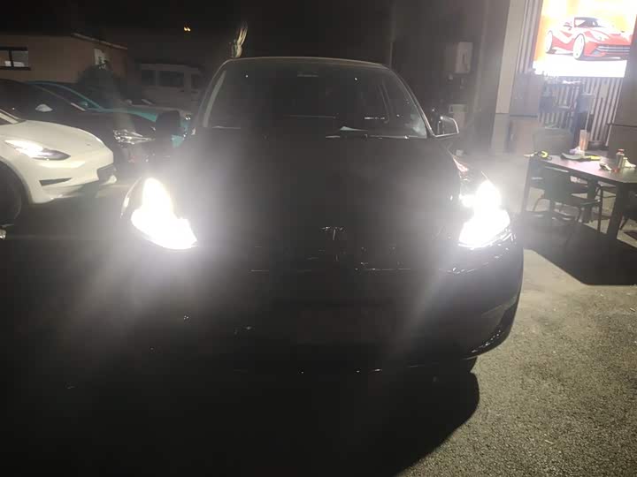 Фото 3 - Tesla Model Y