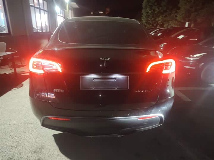 Фото 6 - Tesla Model Y