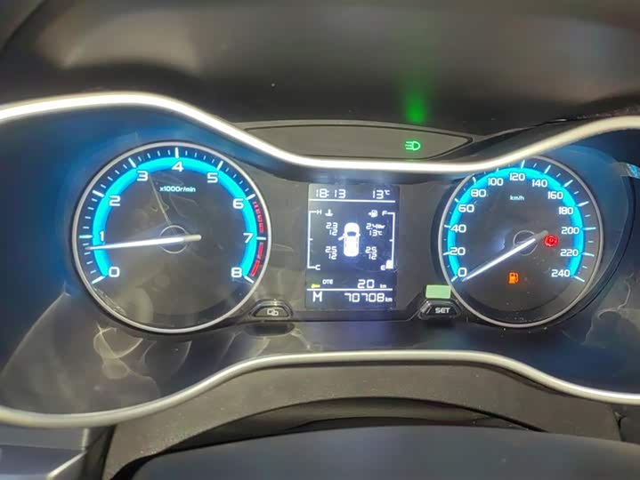 Фото 14 - Geely Emgrand