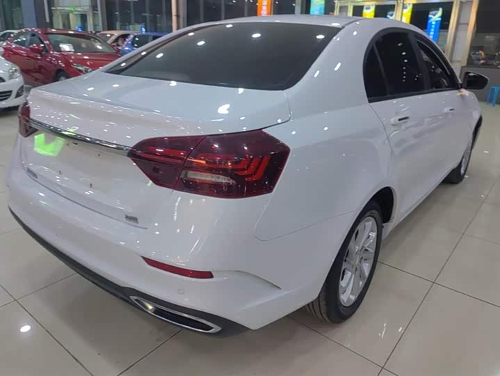 Фото 3 - Geely Emgrand