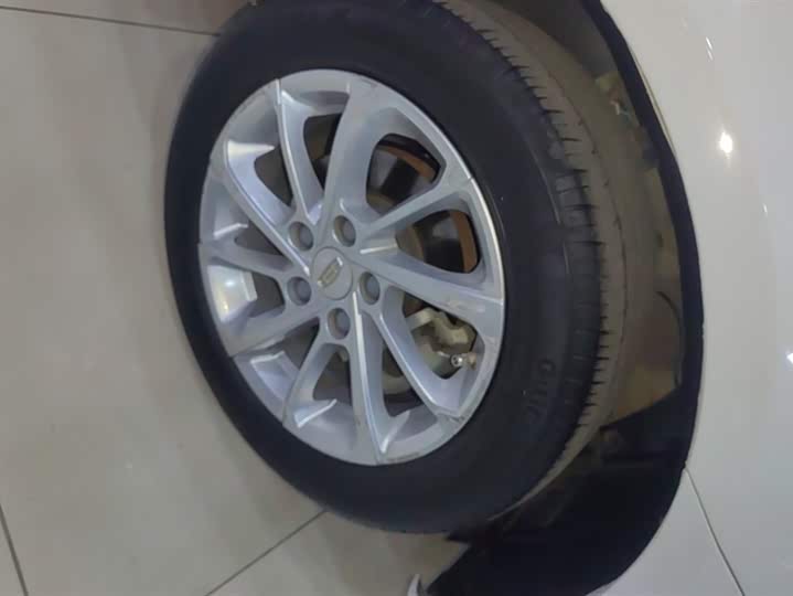 Фото 6 - Geely Emgrand