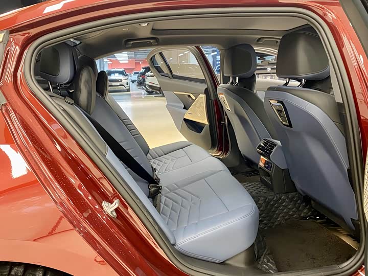 Фото 16 - BMW 5 Series