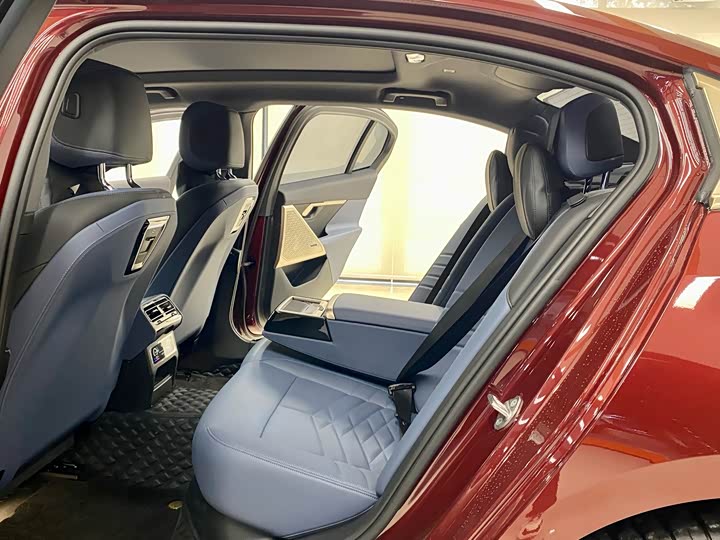 Фото 17 - BMW 5 Series