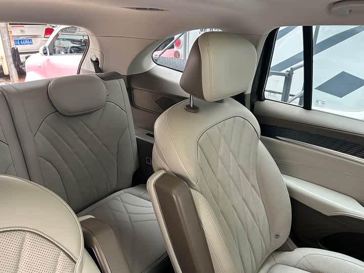 Фото 11 - Roewe RX9