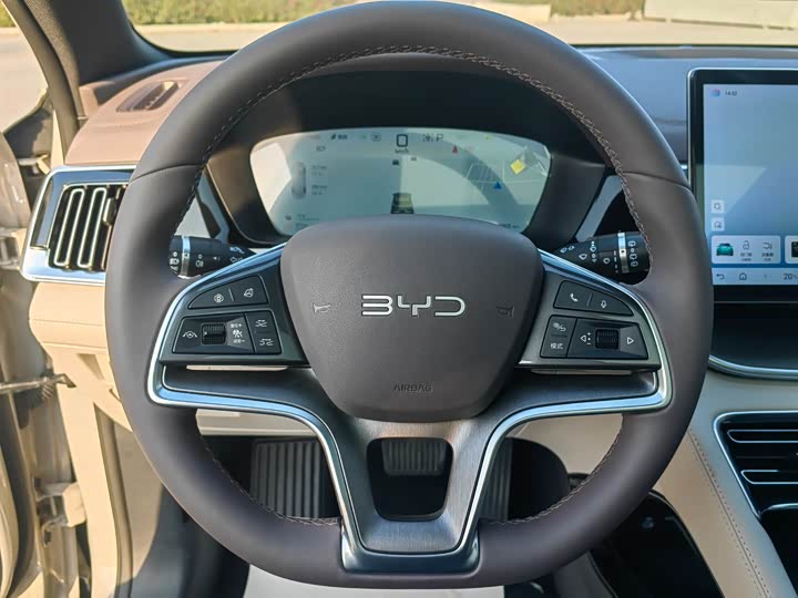 Фото 17 - BYD Song Plus Hybrid/EV