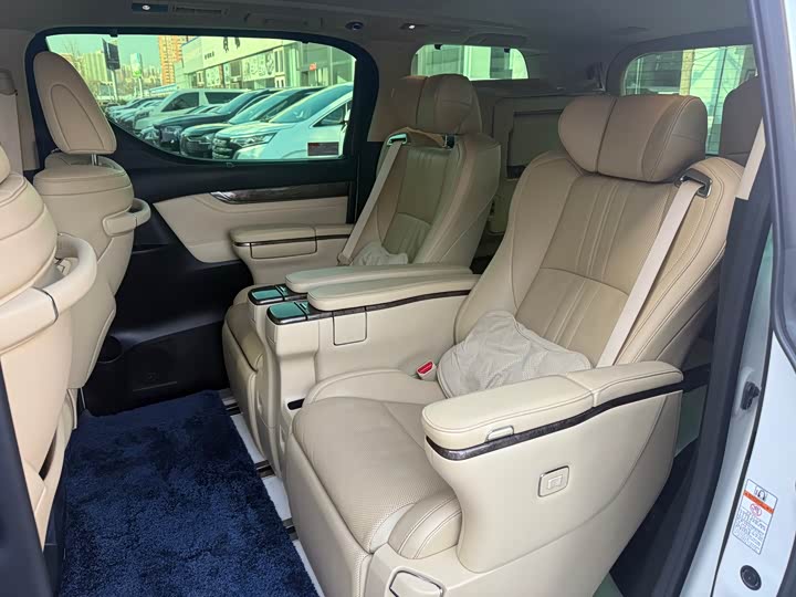 Фото 10 - Toyota Vellfire