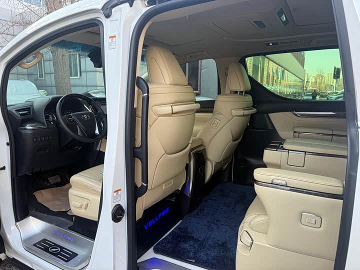 Фото 11 - Toyota Vellfire