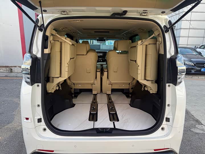 Фото 14 - Toyota Vellfire