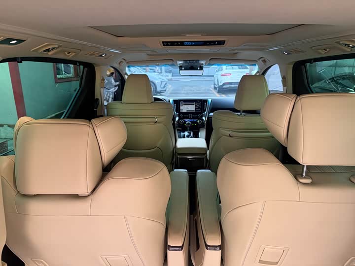 Фото 15 - Toyota Vellfire