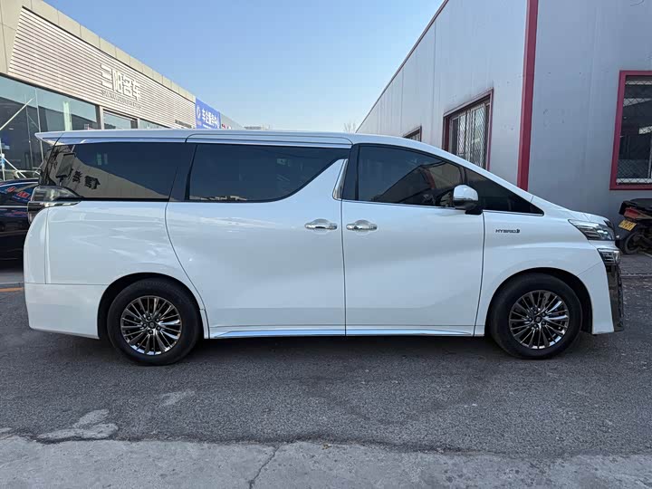 Фото 16 - Toyota Vellfire