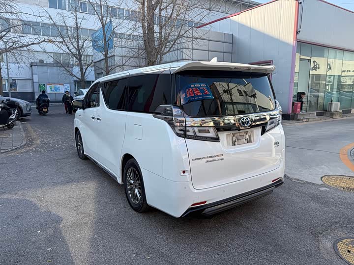 Фото 17 - Toyota Vellfire