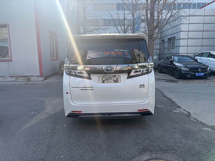 Фото 18 - Toyota Vellfire