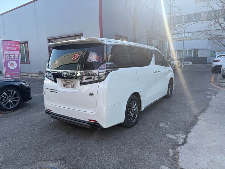 Фото 19 - Toyota Vellfire