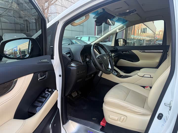 Фото 4 - Toyota Vellfire