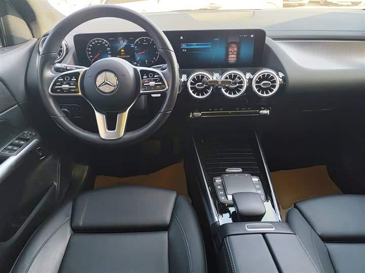 Фото 10 - Mercedes-Benz GLA-Class