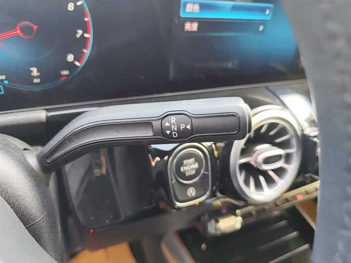 Фото 14 - Mercedes-Benz GLA-Class