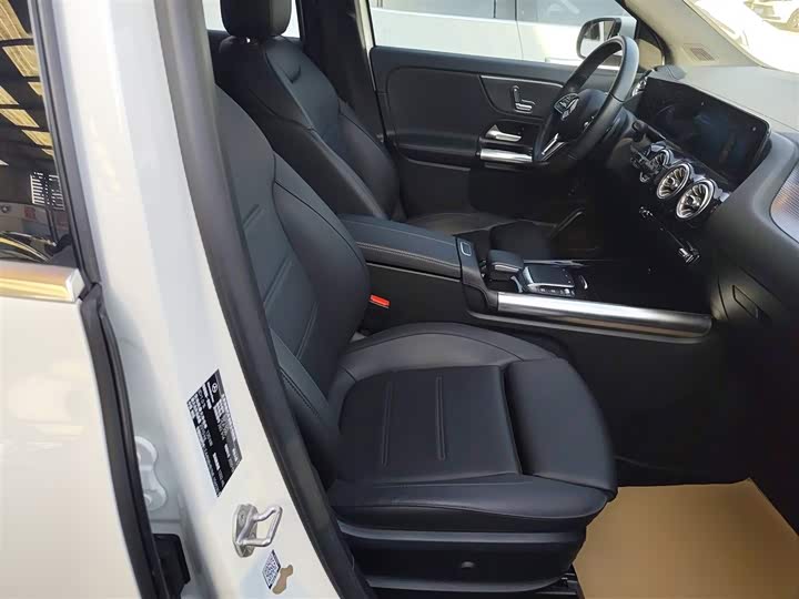 Фото 25 - Mercedes-Benz GLA-Class