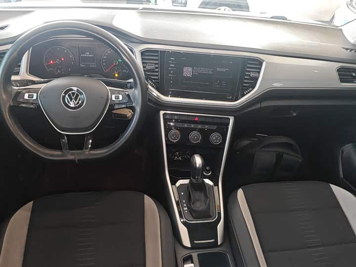 Фото 10 - Volkswagen T-Roc