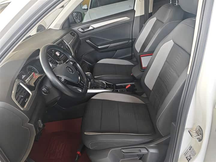 Фото 15 - Volkswagen T-Roc