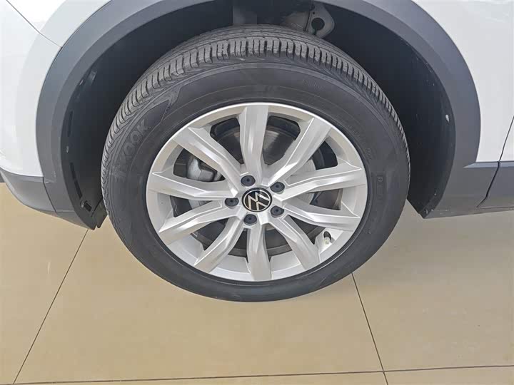 Фото 23 - Volkswagen T-Roc