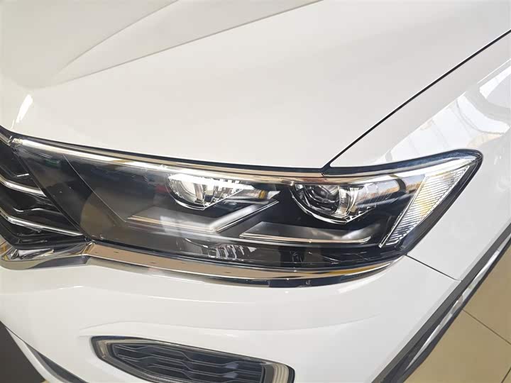 Фото 24 - Volkswagen T-Roc