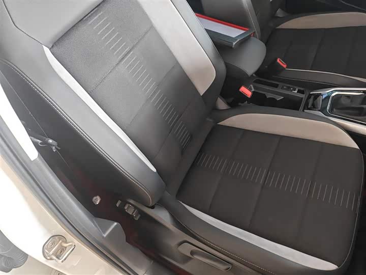 Фото 25 - Volkswagen T-Roc