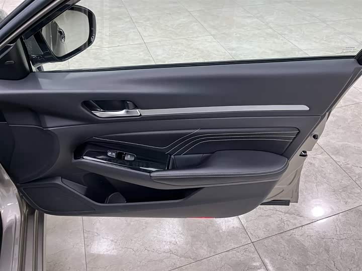 Фото 13 - Nissan Teana