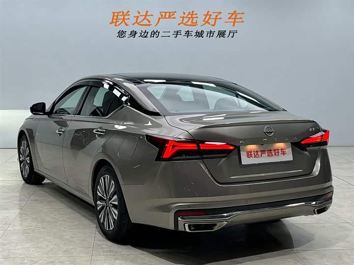 Фото 24 - Nissan Teana