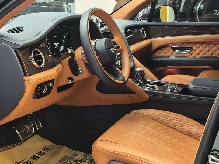 Фото 11 - Bentley Bentayga