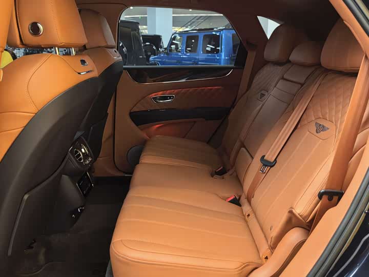 Фото 13 - Bentley Bentayga