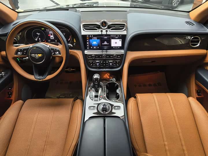 Фото 15 - Bentley Bentayga