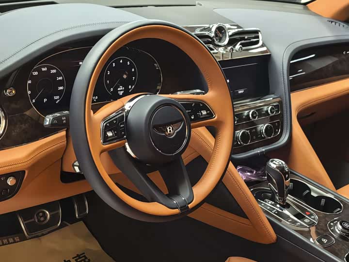 Фото 16 - Bentley Bentayga