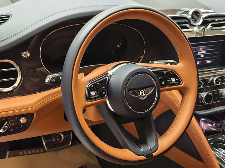 Фото 17 - Bentley Bentayga