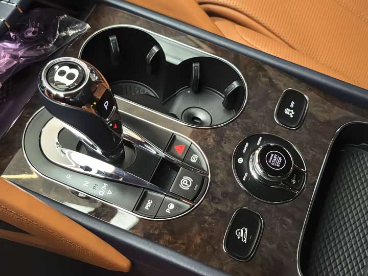 Фото 20 - Bentley Bentayga