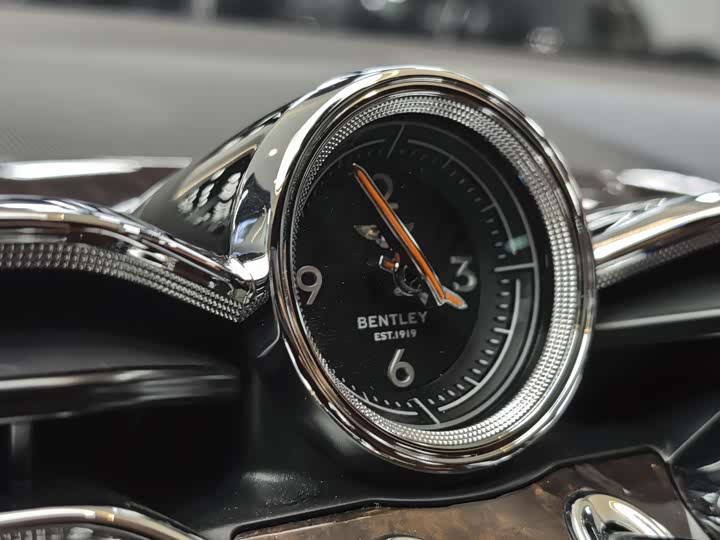 Фото 21 - Bentley Bentayga