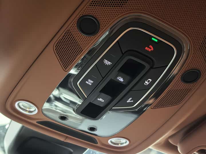 Фото 25 - Bentley Bentayga