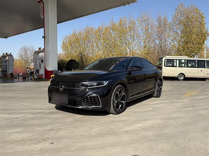 Фото 1 - Volkswagen Passat